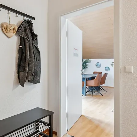 Geraeumige 2,5 Zimmer-wohnung - Balkon - 6 Schlafplaetze - Parkplatz *