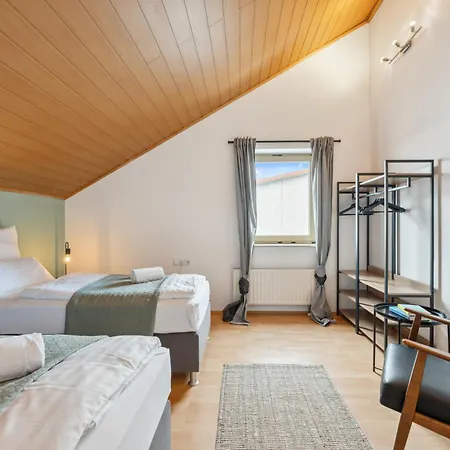 Apartman Geraeumige 2,5 Zimmer-wohnung - Balkon - 6 Schlafplaetze - Parkplatz *