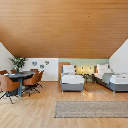 Geraeumige 2,5 Zimmer-wohnung - Balkon - 6 Schlafplaetze - Parkplatz شقة Lochgau