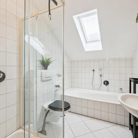 Lejlighed Geraeumige 2,5 Zimmer-wohnung - Balkon - 6 Schlafplaetze - Parkplatz