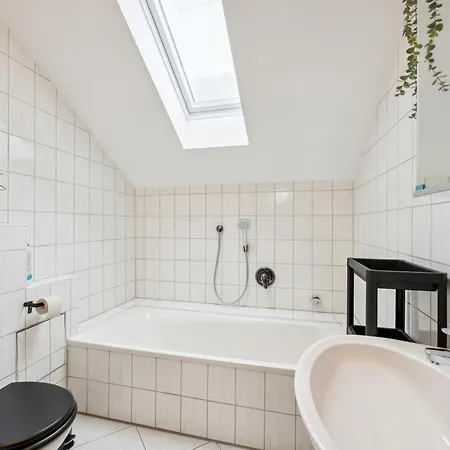 Lejlighed Geraeumige 2,5 Zimmer-wohnung - Balkon - 6 Schlafplaetze - Parkplatz